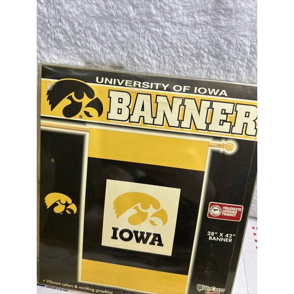 WINCRAFT NCAA IOWA HAWKEYES 28X42 VERTICAL FLAG NEW IN PACK NOS - Picture 3 of 5